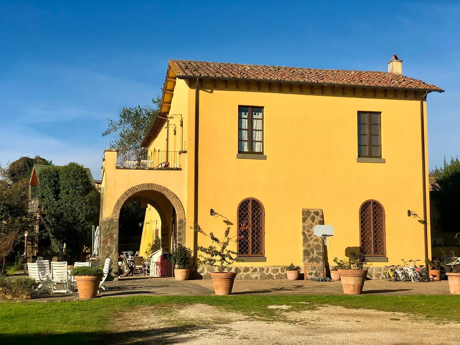 Il Casale sotto il cielo azzurro