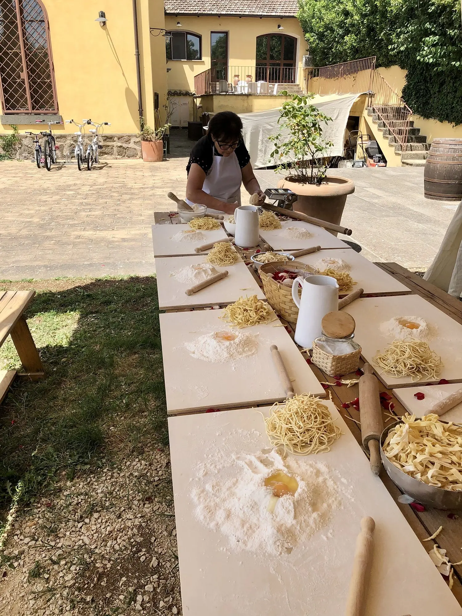 Le postazioni pronte per la cooking class