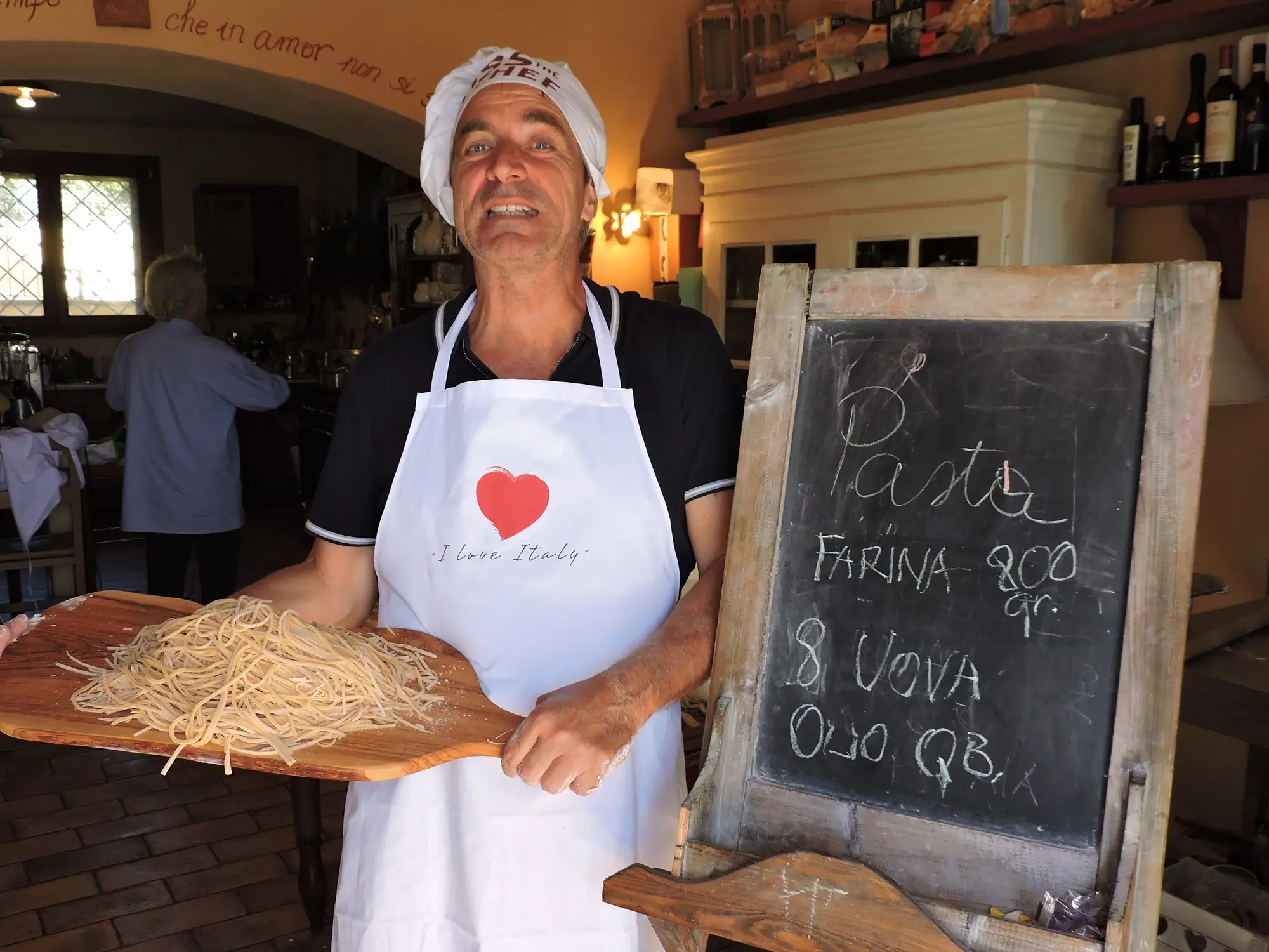 La ricetta della pasta scritta sulla lavagna