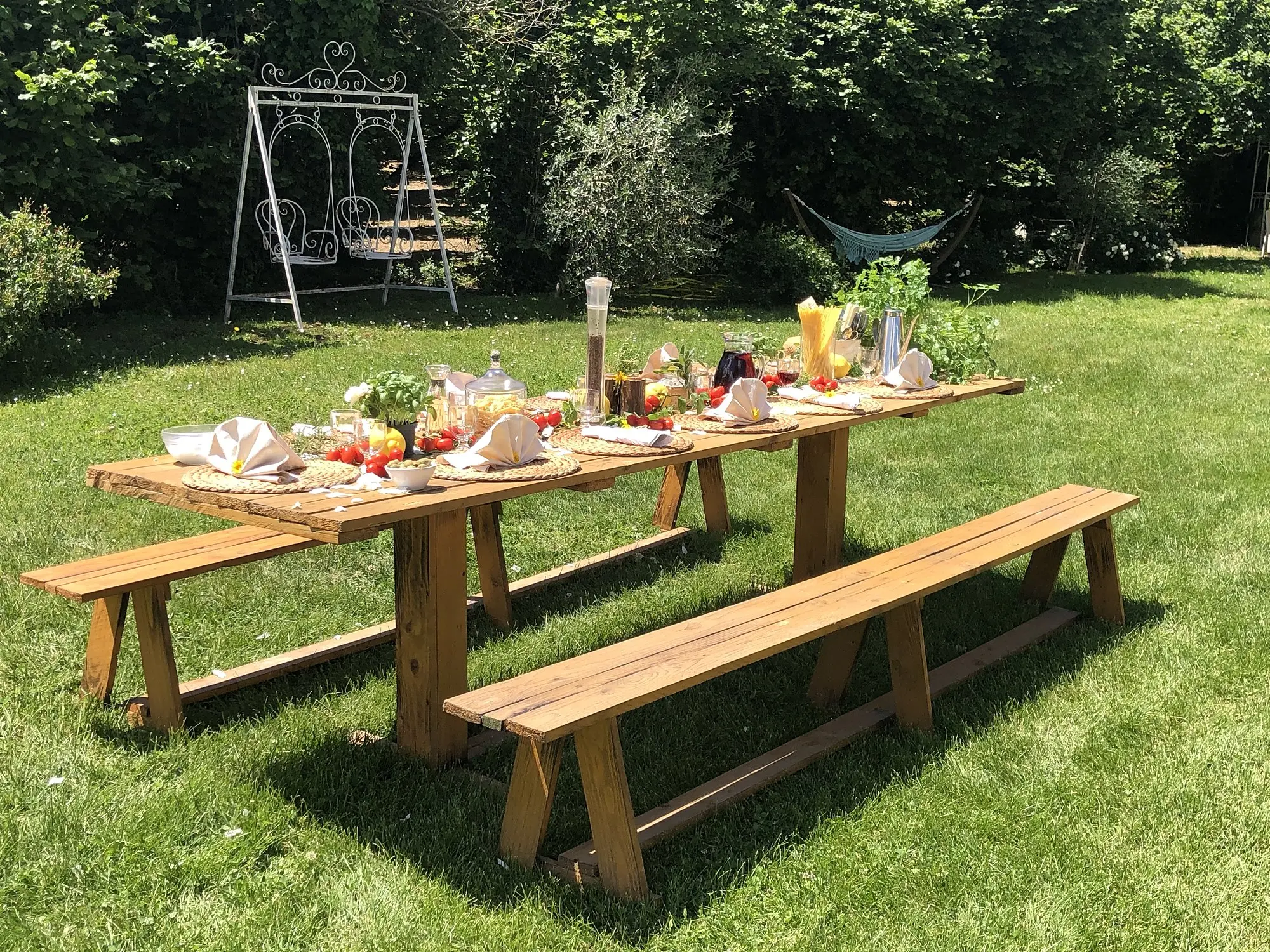 La tavolata sul prato per un evento